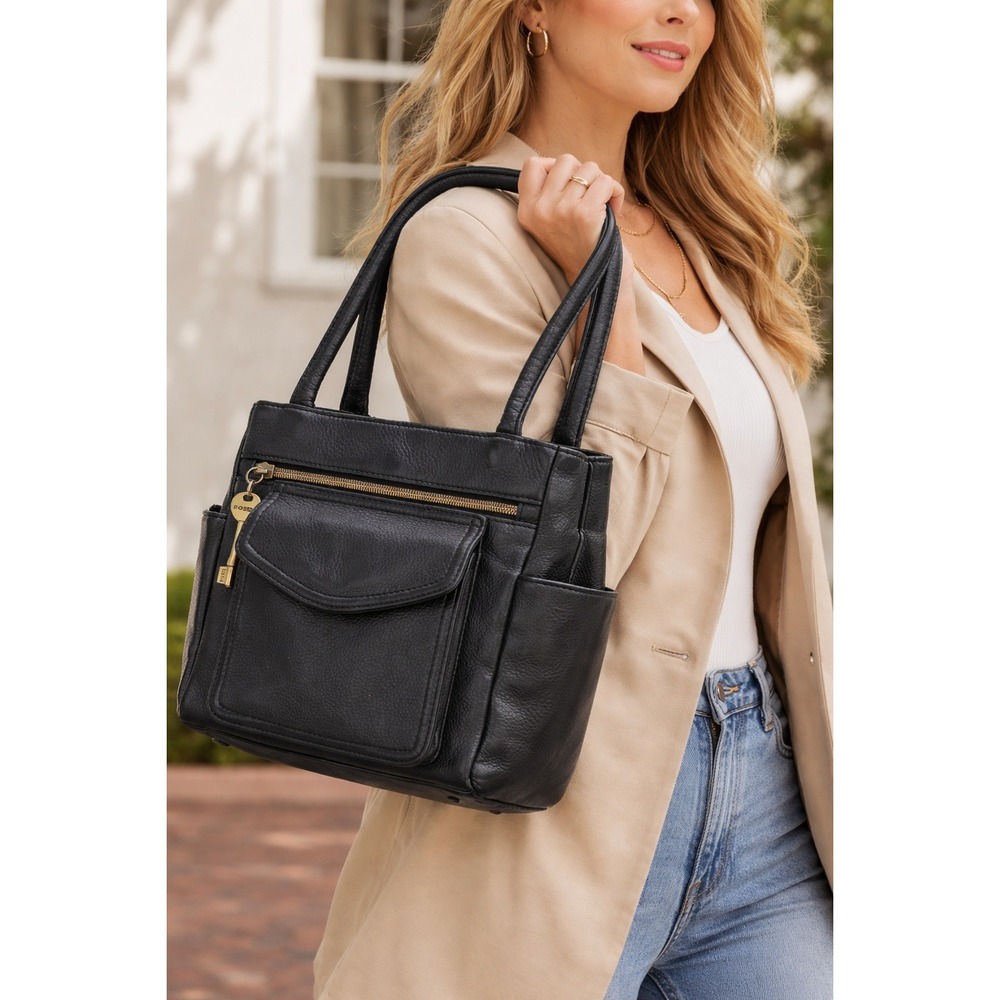 Fossil Black Leather Purse Shoulder Bag w/ Key Charm Classic Everyday Tote